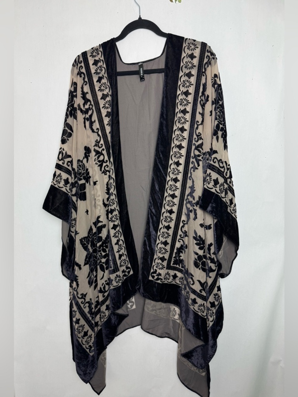 Torrid Black Velvet Floral Kimono Cover-Up Sz OSFA